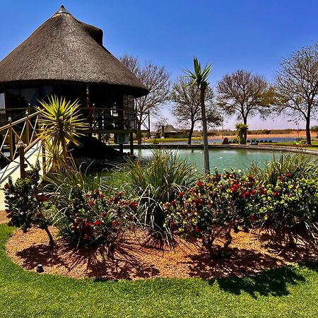 Lapa Lange Game Lodge Mariental Bagian luar foto