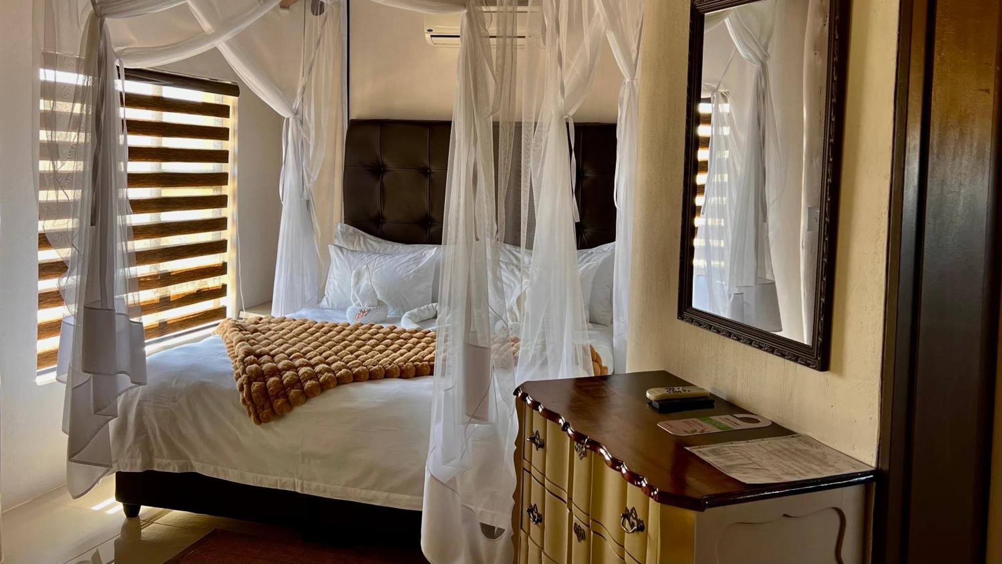 Lapa Lange Game Lodge Mariental Bagian luar foto