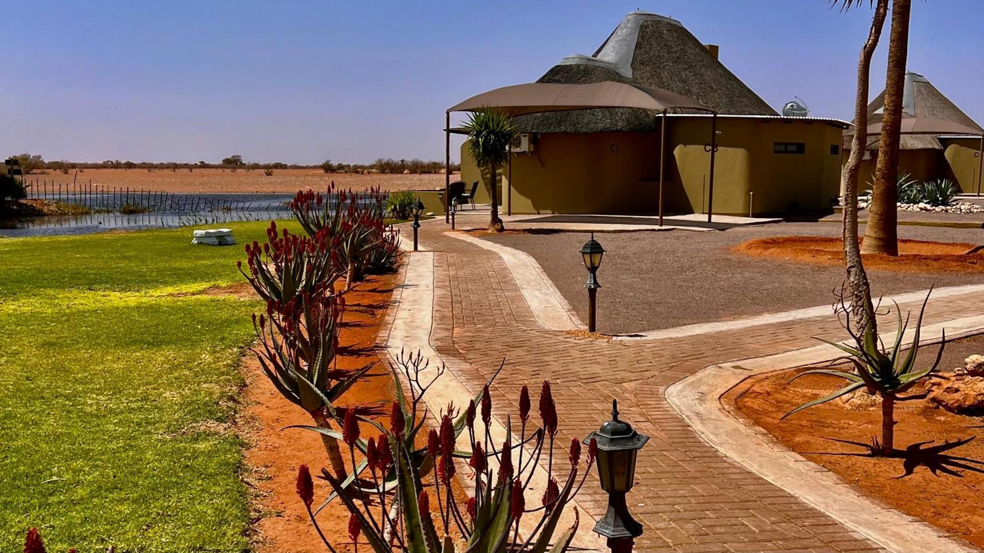 Lapa Lange Game Lodge Mariental Bagian luar foto